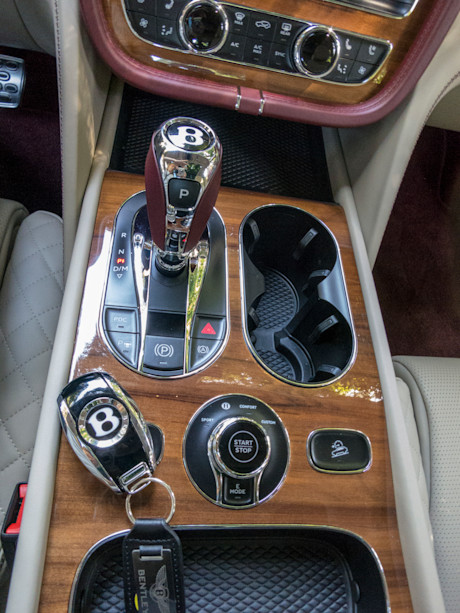 Editorial bentayga hybrid 17
