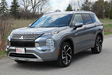 Editorial 2024 mitsubishi outlander phev gt premium 45