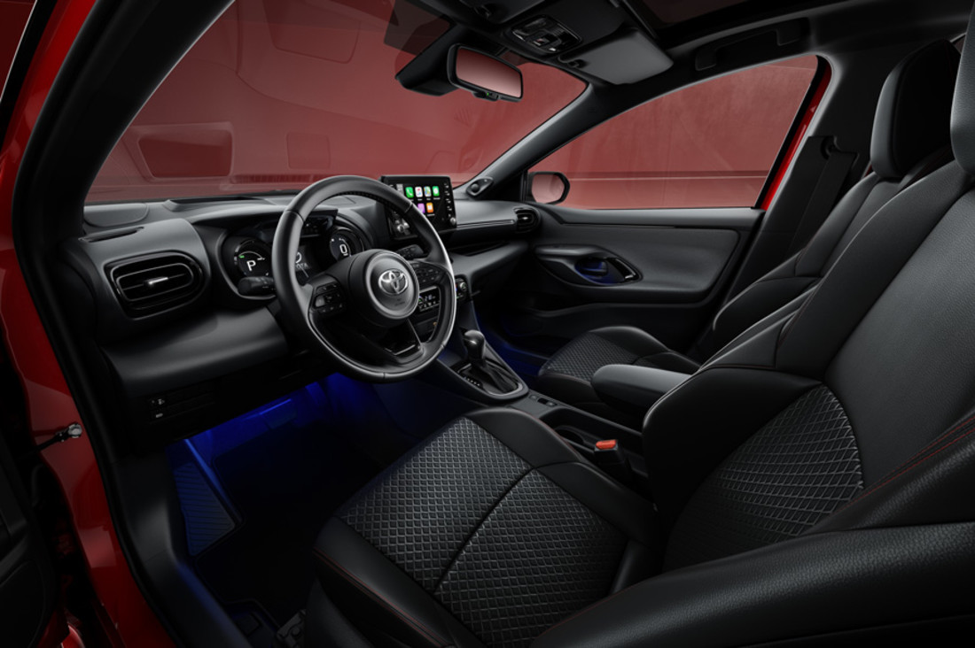 toyota-yaris-hybrid (4).jpg