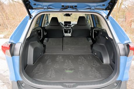 Editorial 2023 toyota rav4 xle hybrid 230619 20 sha