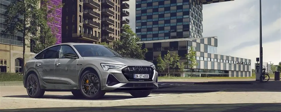 Audi e-tron S line black edition auto elettrica