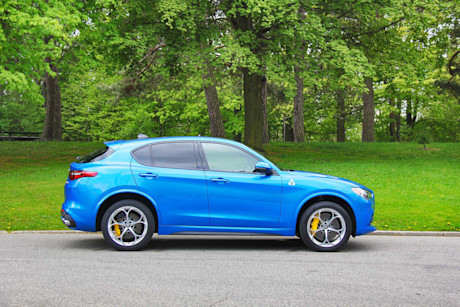 Editorial 2019 alfa romeo stelvio quadrifoglio awd 04 dw