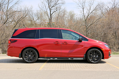Editorial 2025 honda odyssey review exterior side profile
