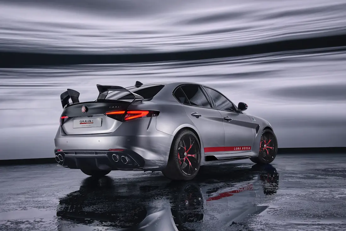 AlfaRomeoGiuliaQuadrifoglioLunaRossa1