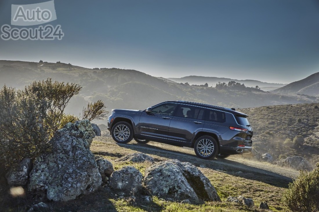 JeepGrandCherokeeLSummitReserve_3 (2).jpg