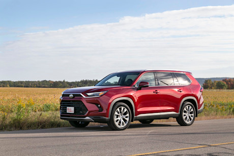 Editorial 2024 toyota grand highlander limited awd td 231019 04 jw