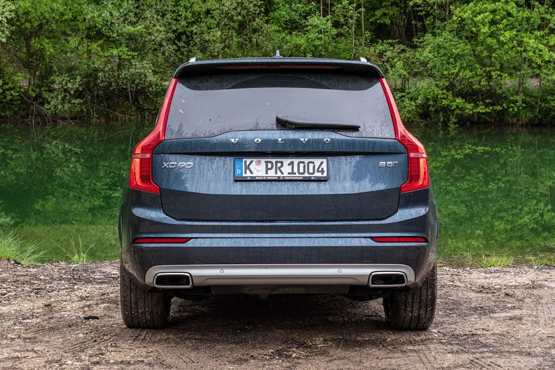 Volvo-XC90-B5-AWD-2020-Rear