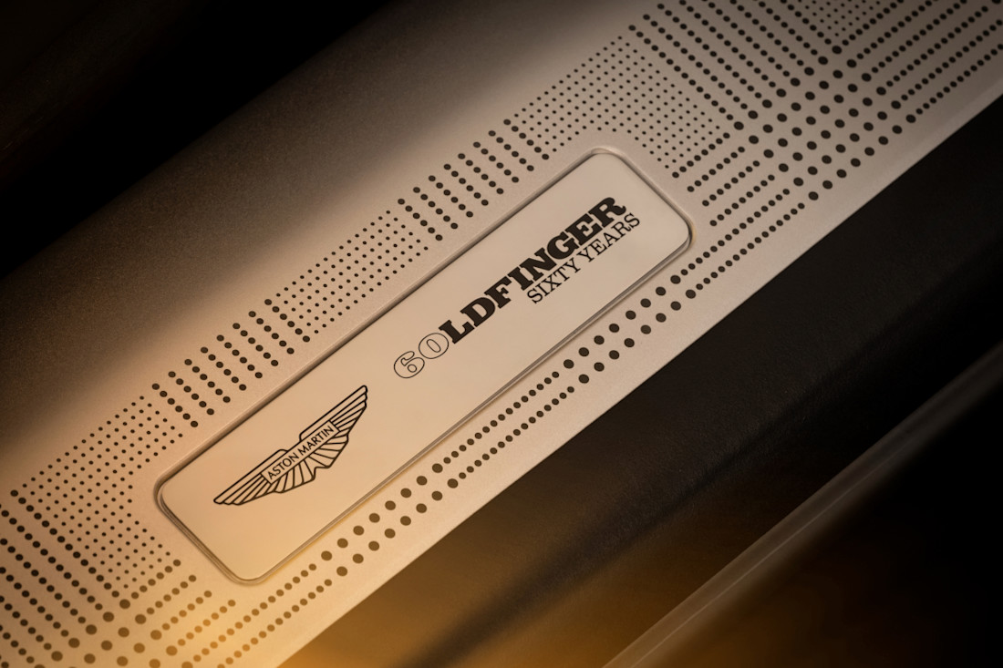 Aston-Martin-DB12-Goldfinger-Edition (13).jpg