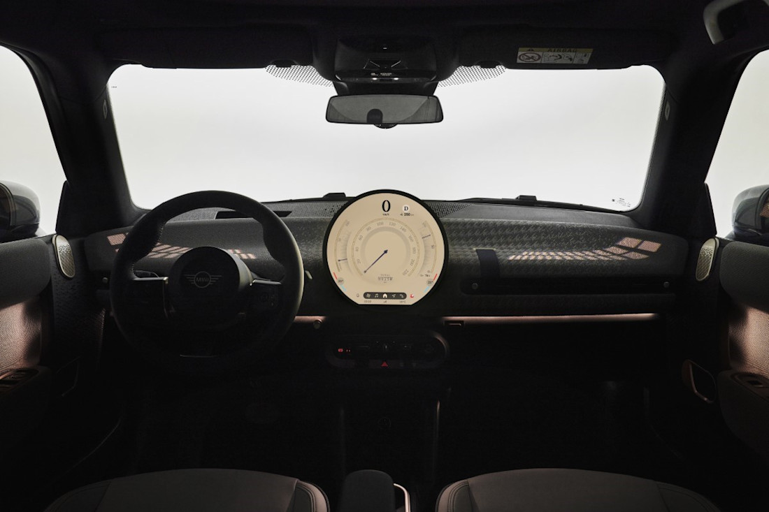 P90519600_highRes_mini-cooper-se-09-20