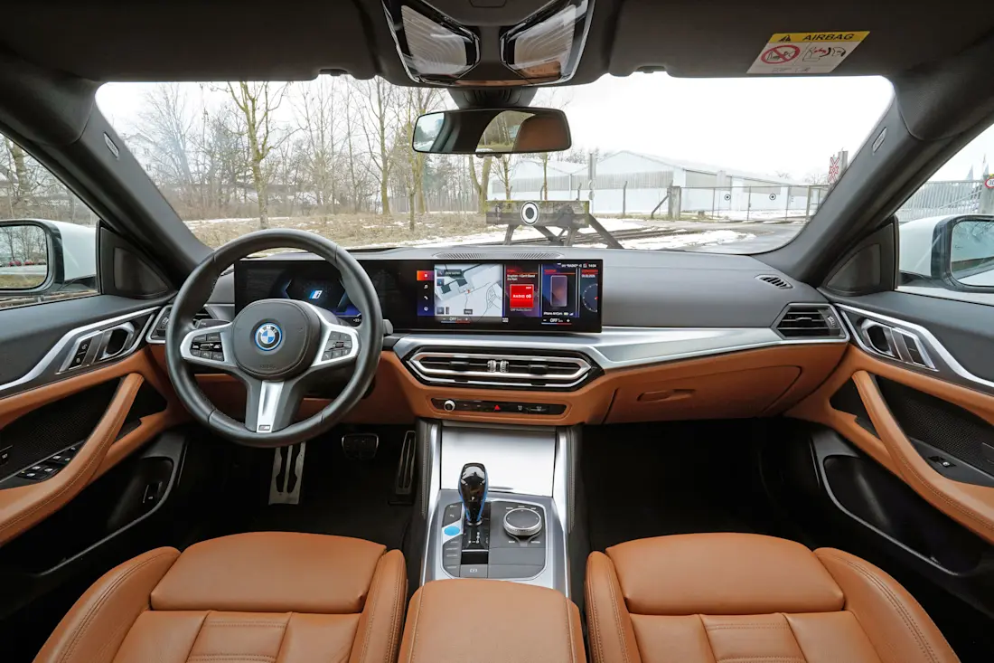 BMW i4 edrive40 (2022)_Cockpit