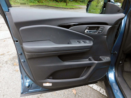 Editorial 2016 honda pilot touring awd sh 31