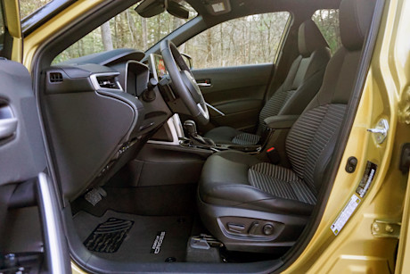 Editorial 2024 toyota corolla cross hybrid xse td 231220 10 di