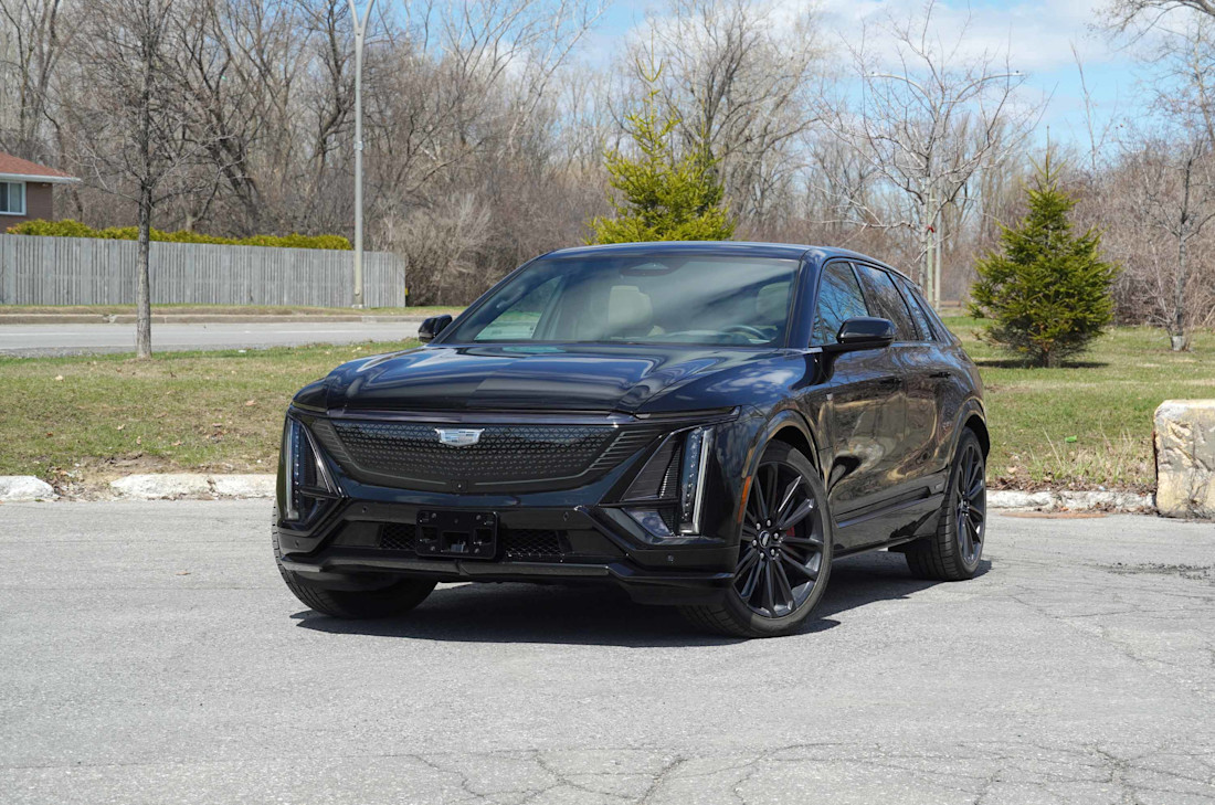 2026-Cadillac-Lyriq-V-FR (11)
