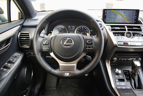 Lexus NX 300h 2021 : essai routier Image