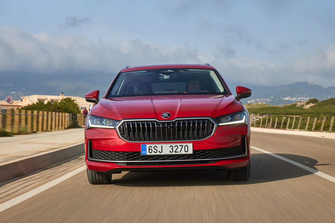 skoda-superb-combi-2024-review-kijk-maar-goed-want-zo-ziet-de-ideale-auto-eruit-2024-04