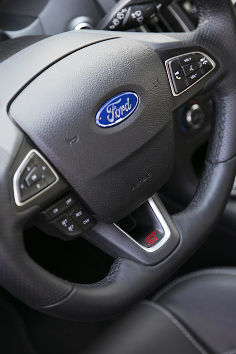 Editorial 2015 ford focus st jw 15