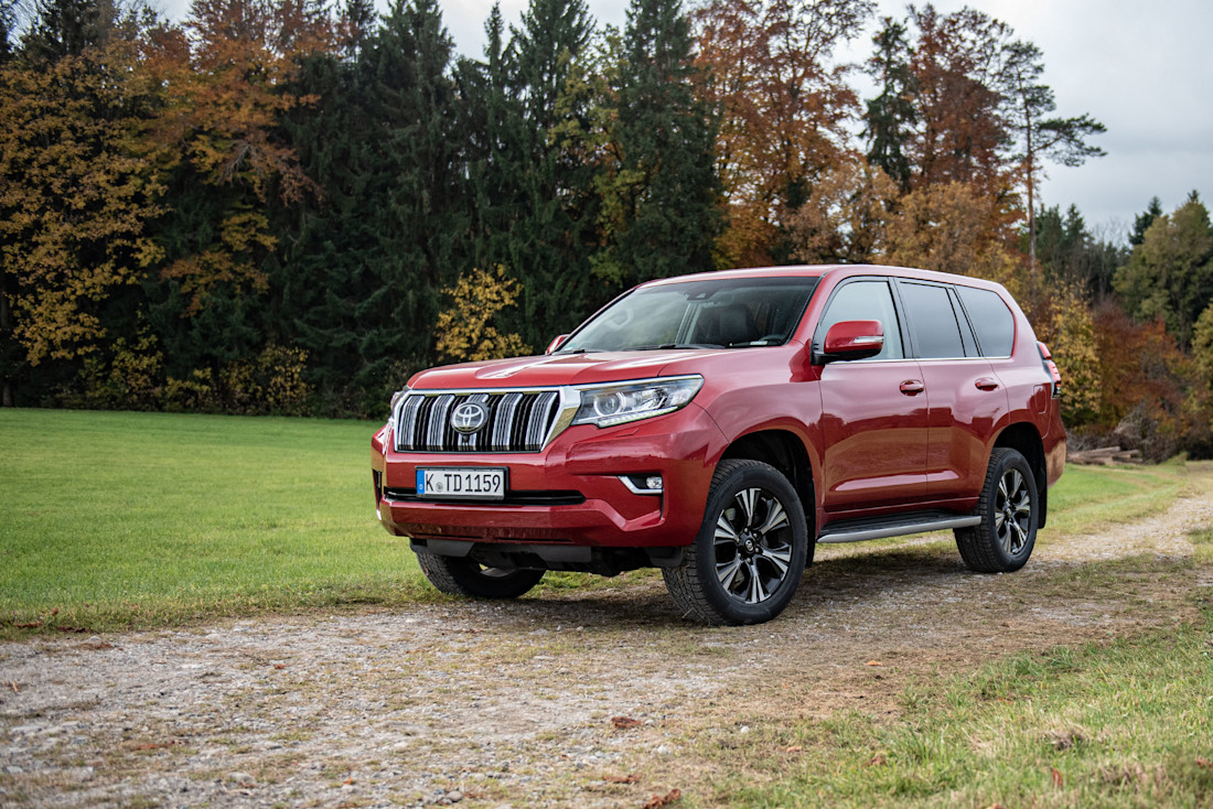 Toyota-Land-Cruiser-Executive-Hero