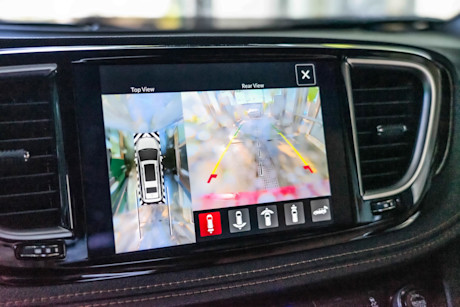 Editorial 2021 chrysler pacifica hybrid pinnacle 23 bm
