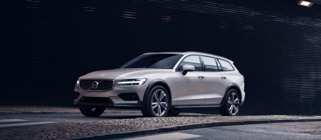 Volvo_V60_Cross_Country_05-1100