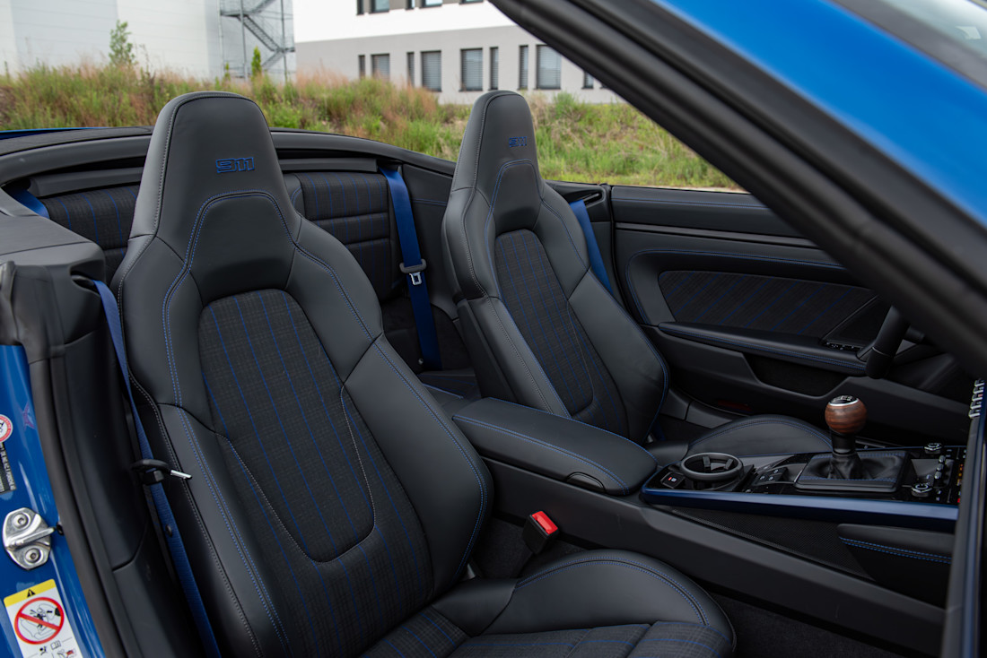 porsche-911-t-cabrio-2025-sitze