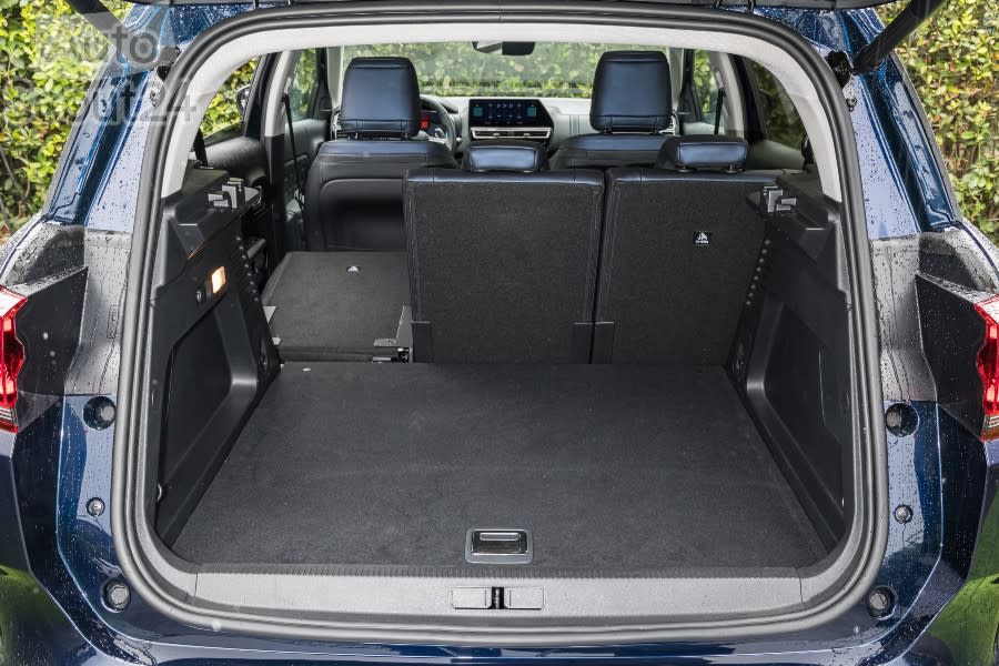 Citroen-C5-Aircross-Hybrid-225-089(1).jpg