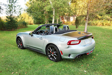 Editorial 2018 fiat 124 spider abarth 06 jm