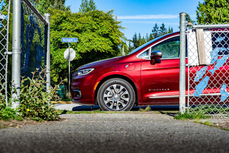 Editorial 2021 chrysler pacifica hybrid pinnacle 11 bm