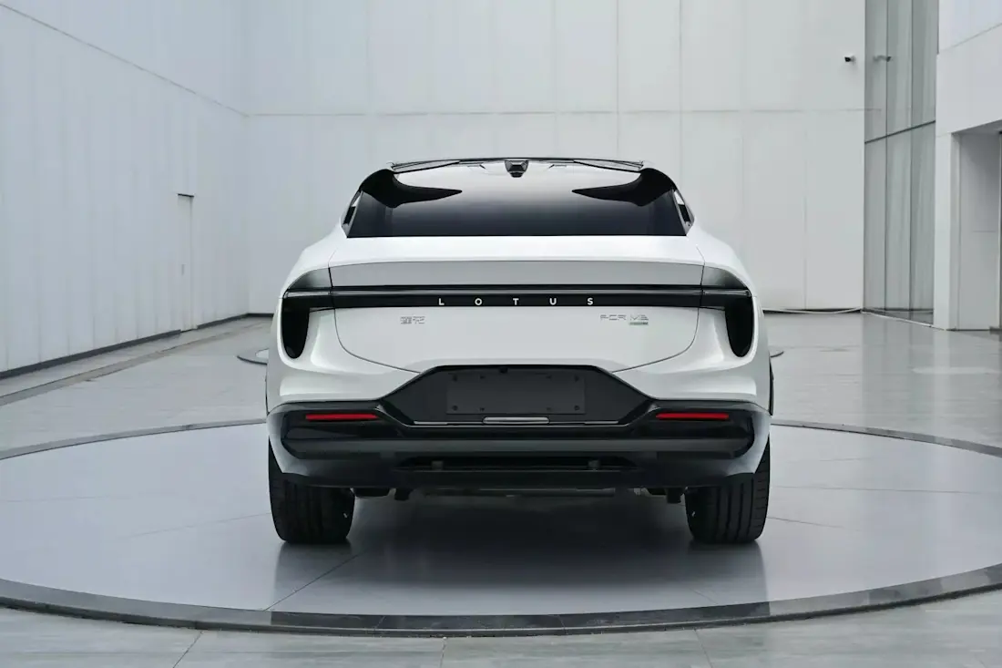 Lotus-Eletre-Hybrid-002