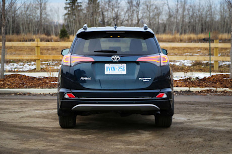 Editorial 2017 toyota rav4 limited 06 ts