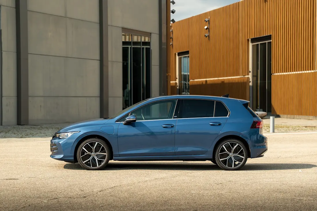 Volkswagen-golf-2025-00003
