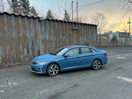 Volkswagen Jetta Highline 2025 : essai routier Body Image