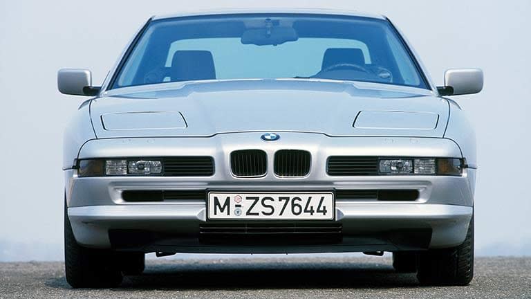 BMW Seria 8 privit din fata