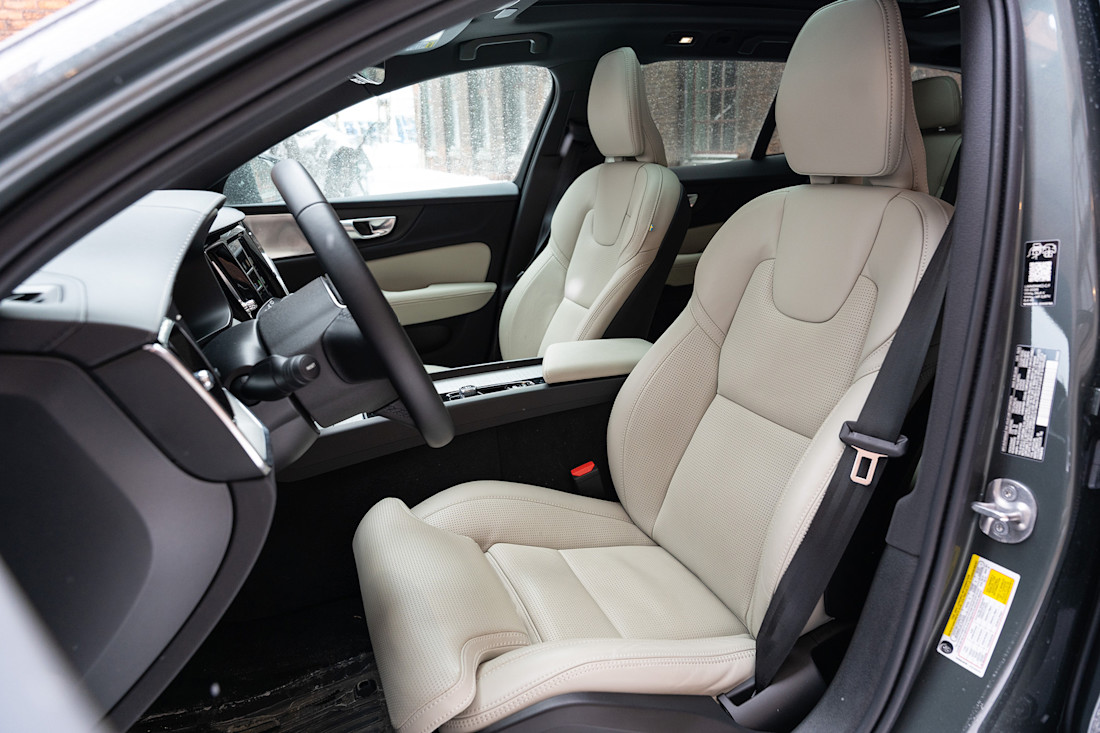 2026 Volvo V60 Cross Country - TD - JW - 260209 - 18.jpg