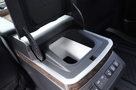 Duel de minifourgonnettes hybrides : la Kia Carnival se frotte à la Toyota Sienna Image
