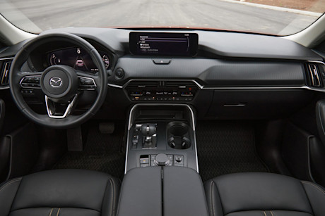 Editorial 2024 mazda cx 90 phev gs l td 240229 24 jk