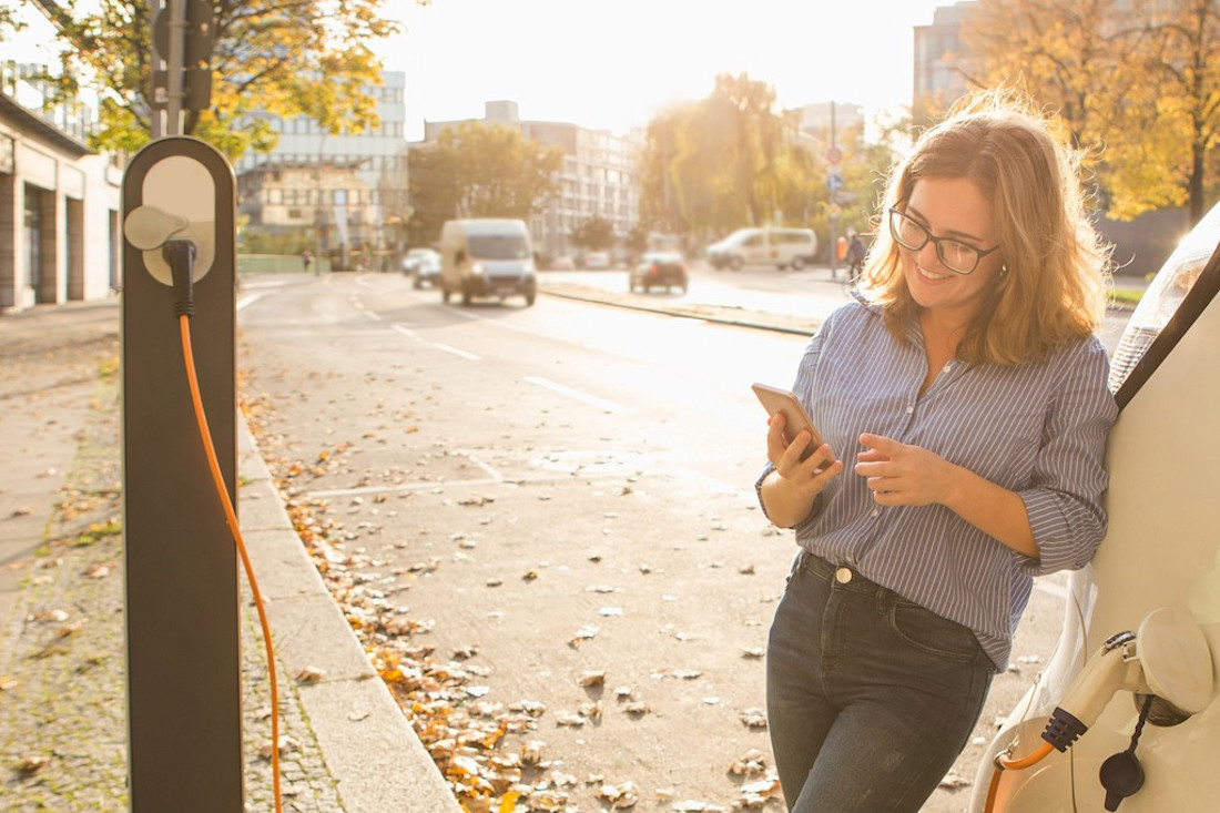 Ladezeit des E-Autos berechnen – von A wie Akku bis Z wie zügig