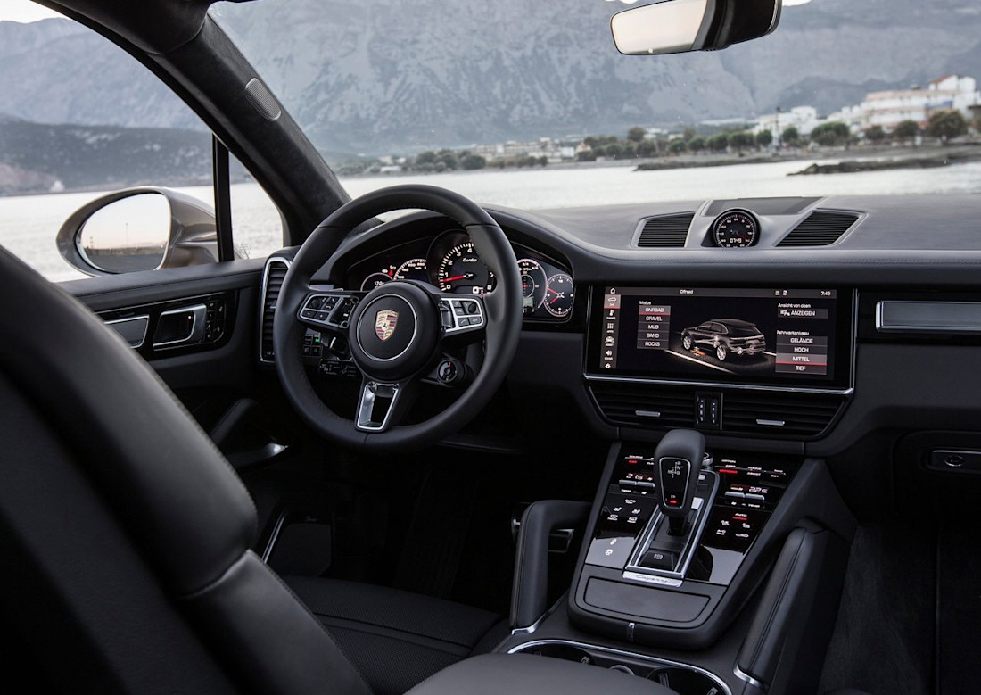 Porsche-Cayenne Turbo-2018 interior