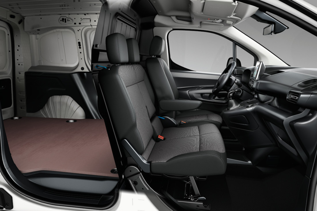 Toyota PROACE CITY VAN (10).jpg