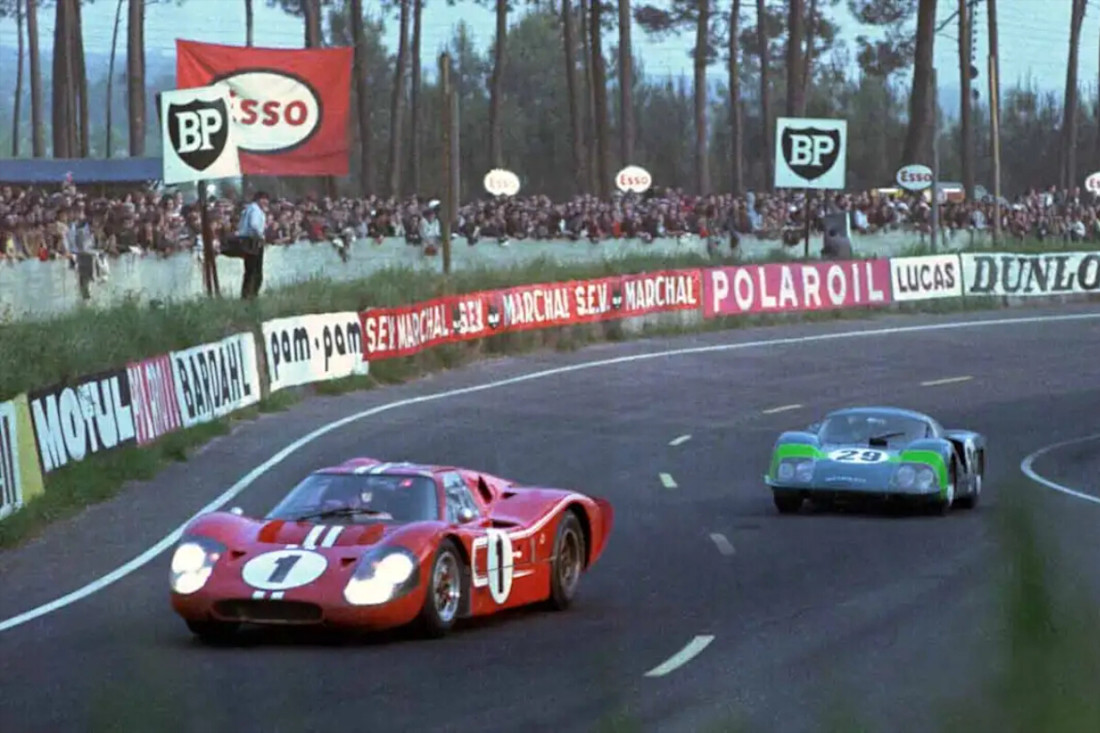 Dan-Gurney-AJ-Foyt-Le-Mans-GT40-MarkIV-1967.jpg