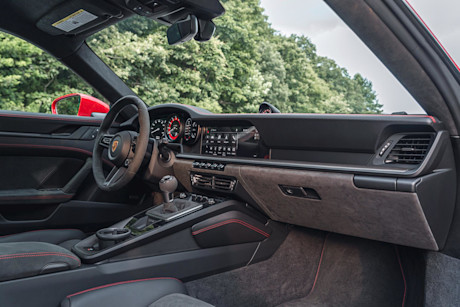 Editorial 2022 porsche 911 carrera gts 05 porsche