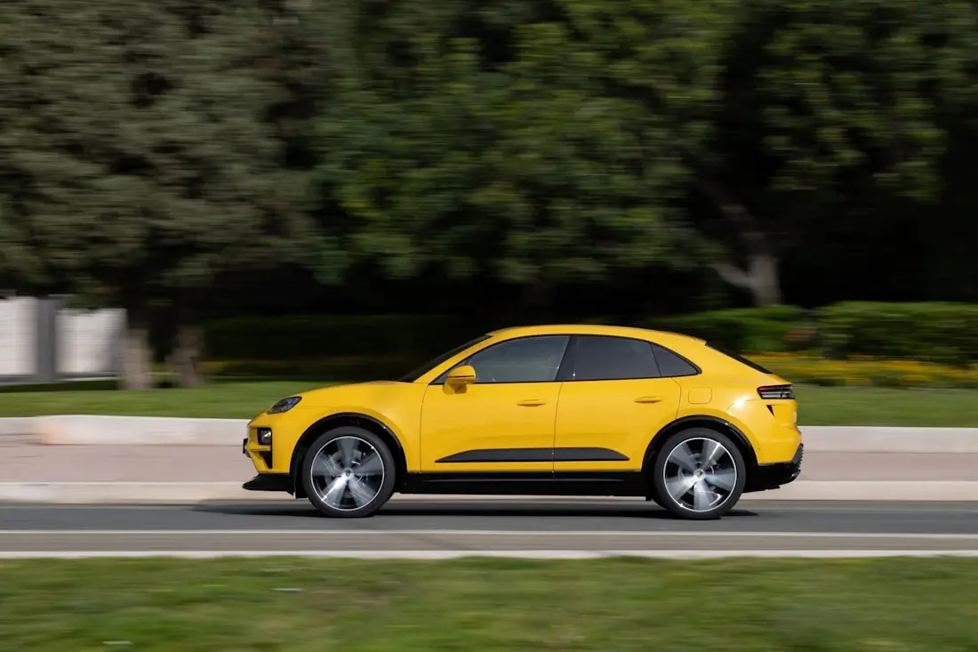 porsche-macan-turbo-2024-dynamic-seite porsche-macan-turbo-2024-dynamic-seite