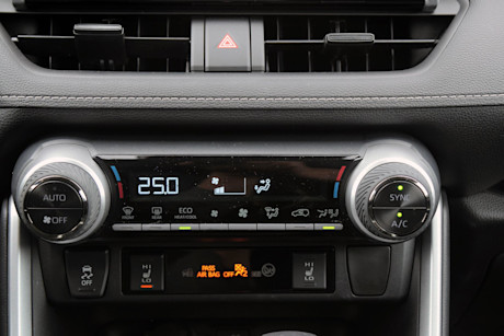 Editorial 2023 toyota rav4 xle hybrid 230619 18 sha
