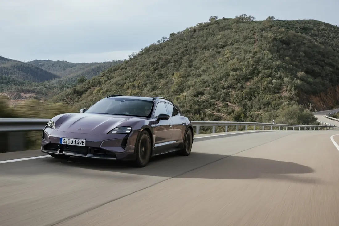 porsche taycan turbo s cross turismo 26