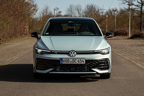 vw-golf-tdi-front