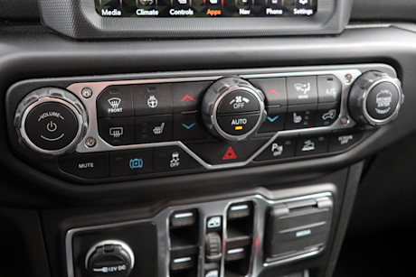 Editorial 2023 jeep wrangler sahara 4xe 31 jm