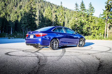 Editorial 2015 toyota camry xse v6 bm 03