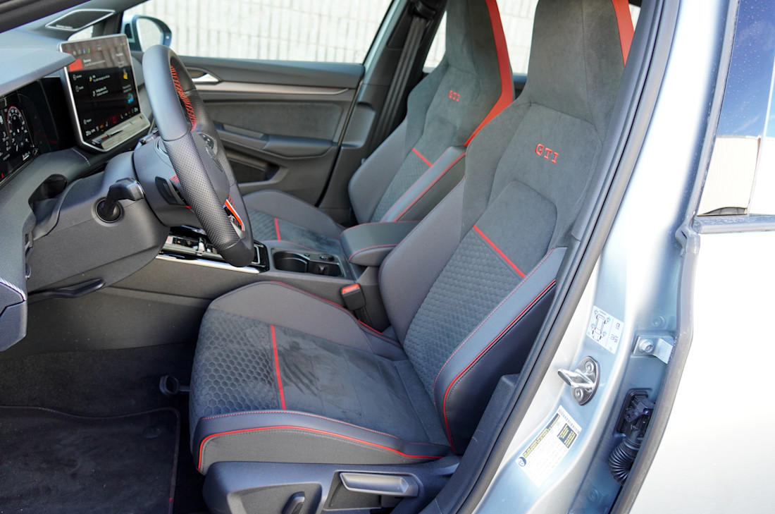 Volkswagen Golf GTI 2026 (26).jpg