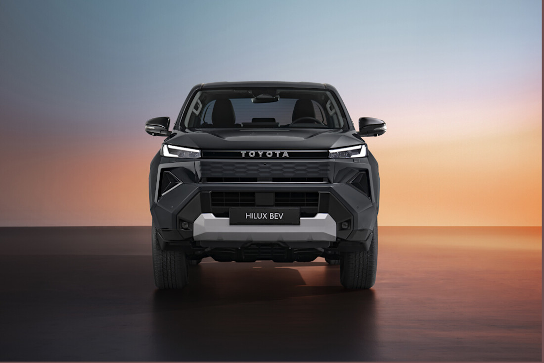 toyotahiluxbev2026-vistafrontal.jpg
