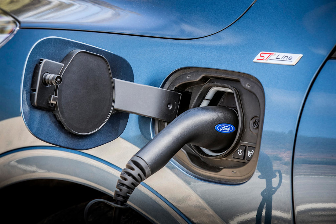 Kuga_ST-Line_X_Plug-In_Hybrid_059-LOW.jpg