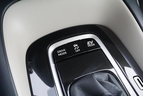 Editorial 2022 toyota corolla hybrid premium 20 di